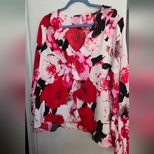 Floral Blouse. Flowy Neckline XL